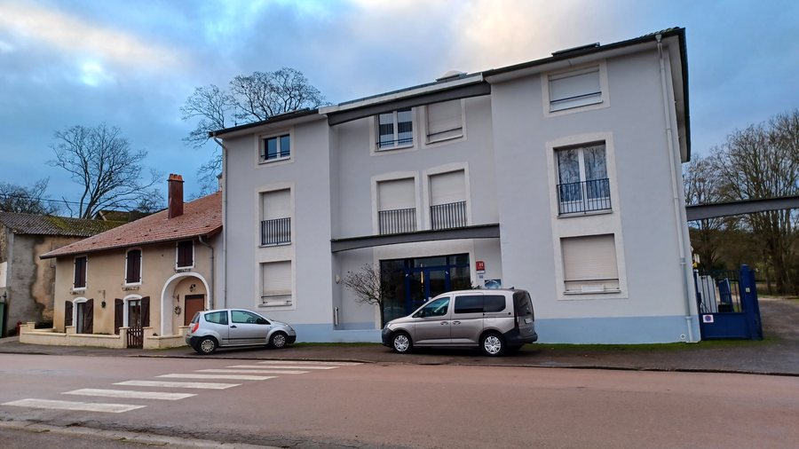 File:88-Rouvres-en-Xaintois Hôtel Burnel.jpg