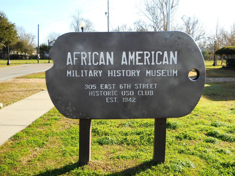 Cartello davanti all'African American Military History Museum a Hattiesburg, Mississippi