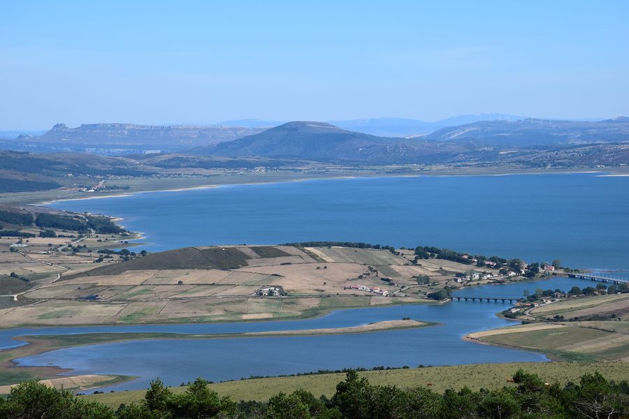 Roman camp of El Cincho on the peninsula formed by the Ebro reservoir, viewed from Pico del Oteru