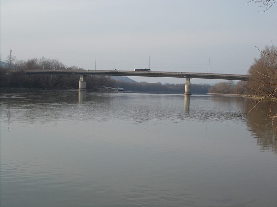 Ponte Tildy sul Danubio presso Tahitótfalu con autobus in direzione della Szentendrei-sziget