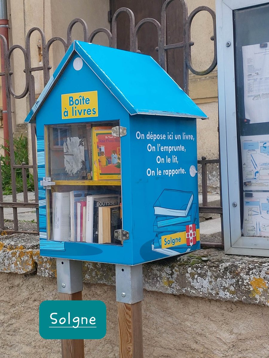 File:Solgne - Place du 18 Novembre - boîte à livres.jpg