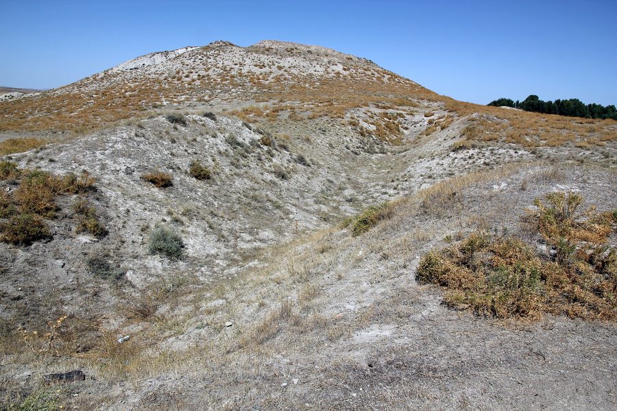 Alışar Höyük, un tumulo di insediamento nella provincia turca di Yozgat, vista da sud