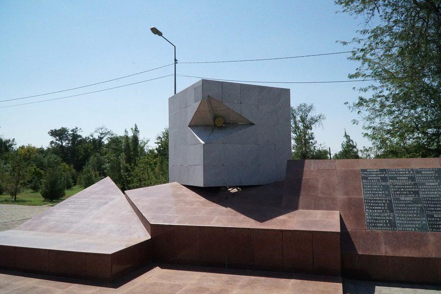 Gedenkstätte im Abay-Park in Abay