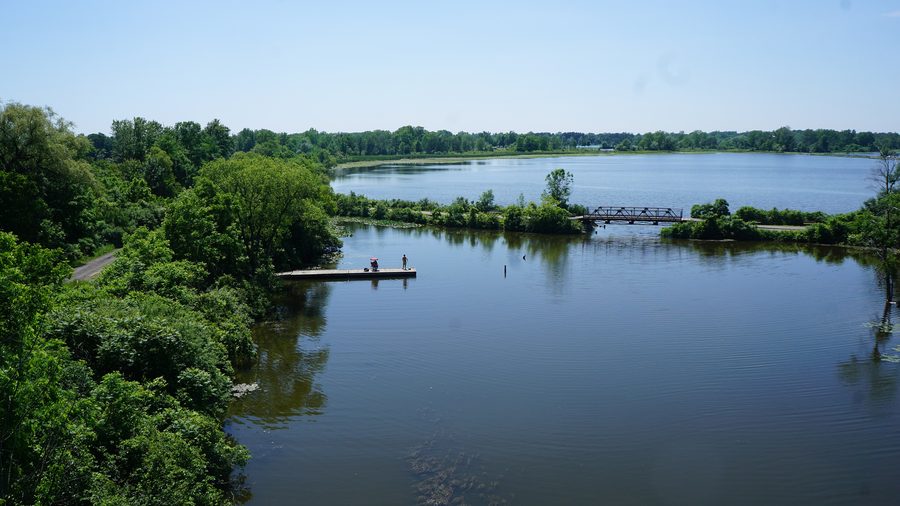Waterford Ponds in Ontario mit Wasserflächen und Uferlandschaft