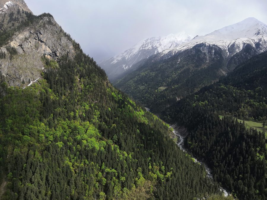 Berglandschaft im Har-Ki-Doon-Tal im Garhwal-Himalaya von Uttarakhand