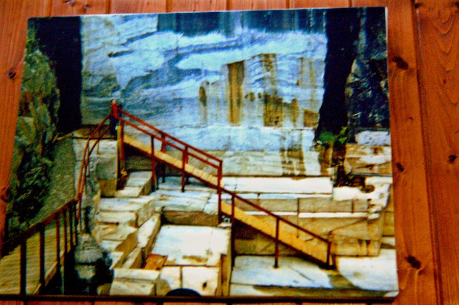 Foto an einer Connemara-Marmor-Ausstellung mit Bezug zu einem Steinbruch bei Recess