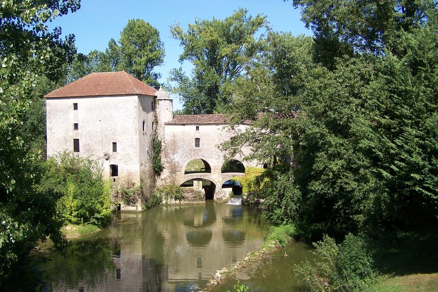 Moulin à eau de Loubens en Gironde, France