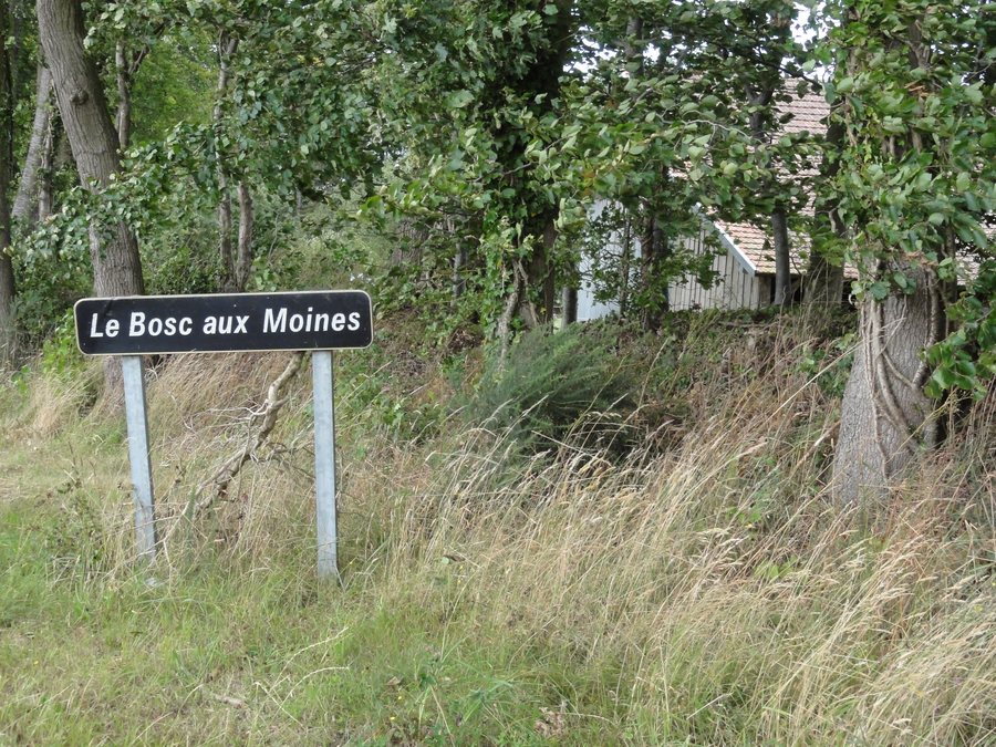 File:Boudeville (Seine-Mar.) entrée le Bosc aux Moines.jpg