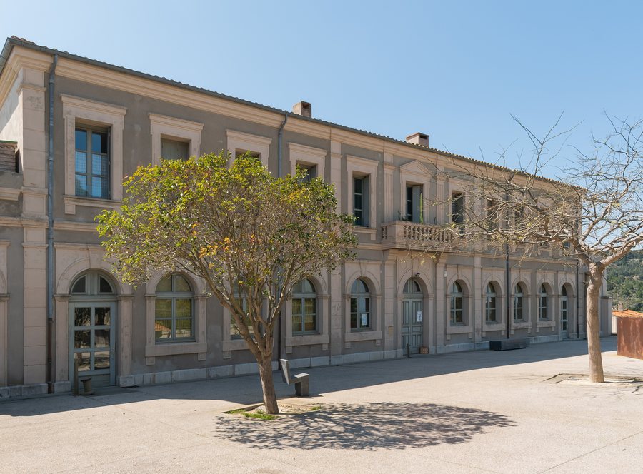 File:Espace Louis Daude in Bages (1).jpg
