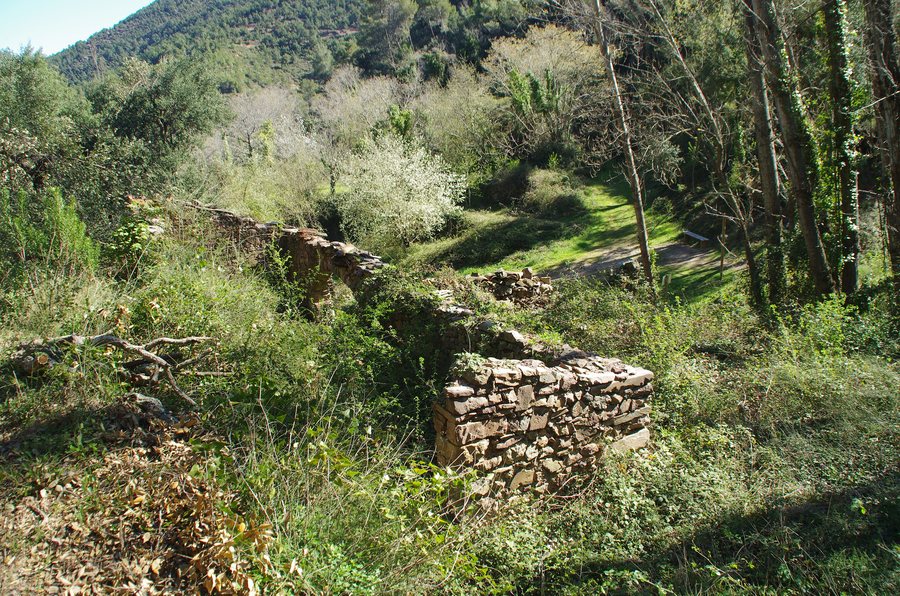 File:202103-K5 24963 - Aín - Barranco de la Caridad, Barranc de Roig - Casa de la Mina Mezquita (Baritina).jpg