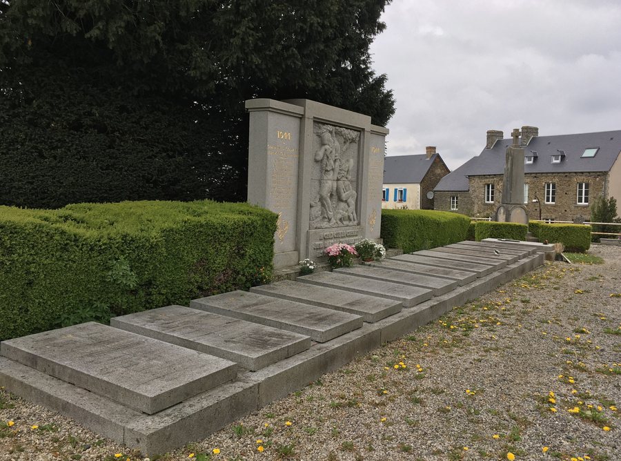 File:MemorialVictimesCiviles-Couvains-1.jpg
