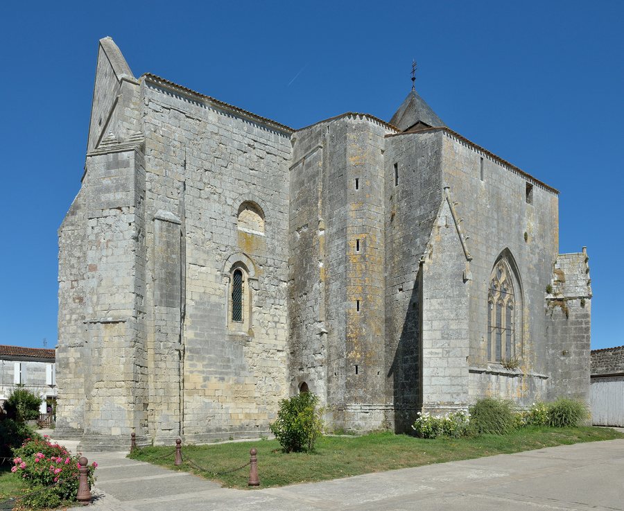 File:Eglise saint pierre de chaniers.JPG