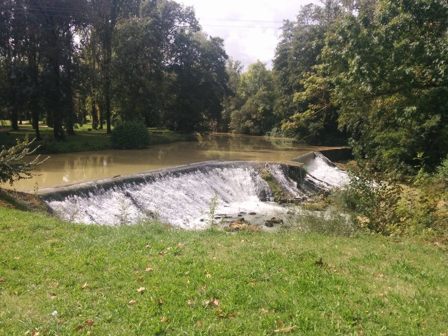 File:Astaffort in Southern France falls.jpg