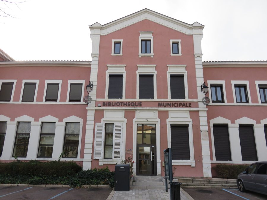 File:Vourles - Bibliothèque municipale.jpg
