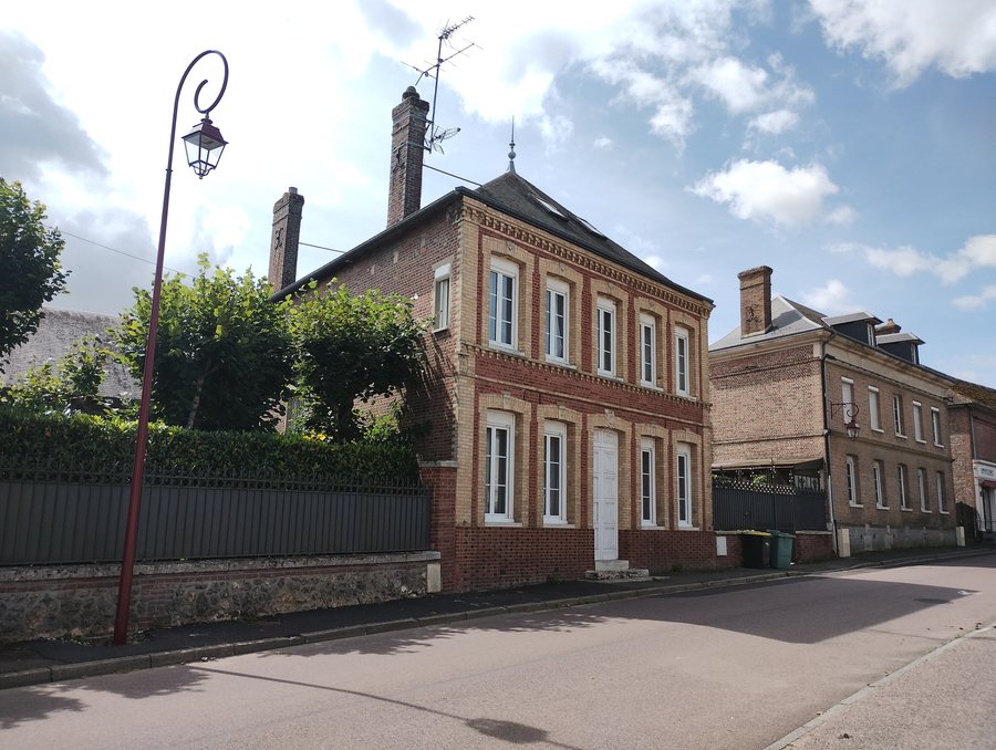 File:Mairie de La Haye-Malherbe.jpg