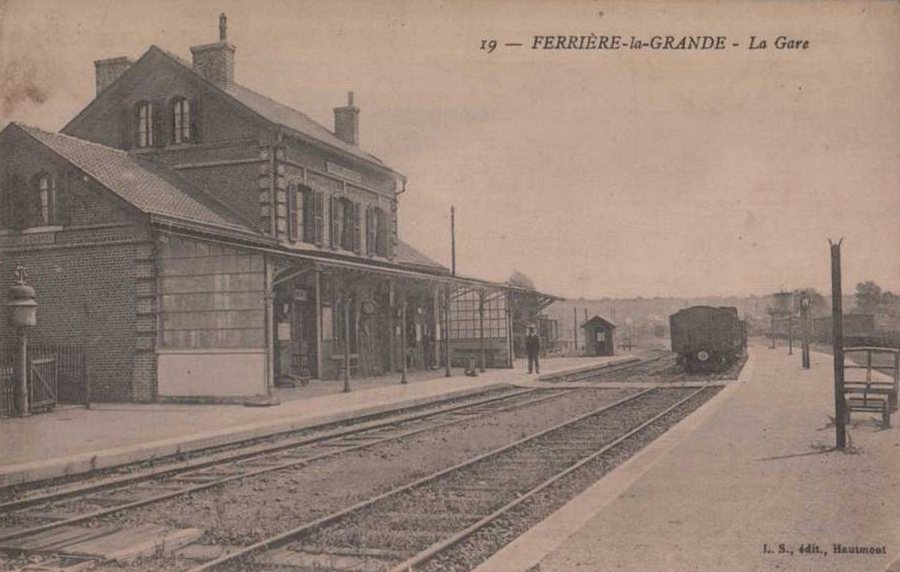 File:Ferrière-la-Grande - Gare.jpg
