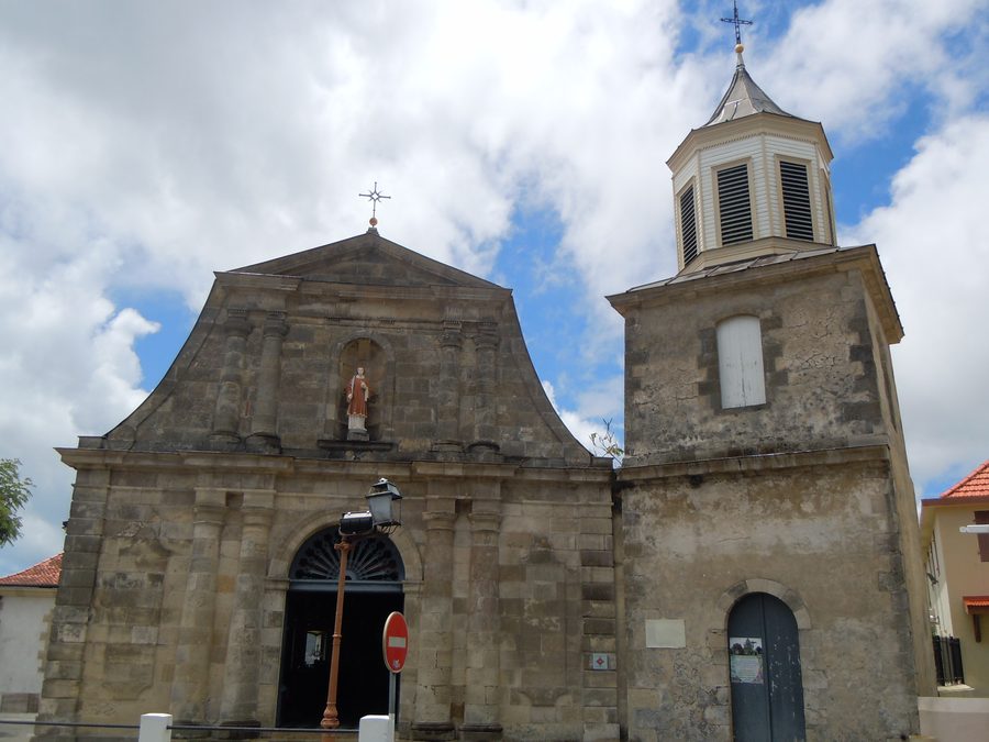 Façade de l'église Saint-Étienne du Marin en Martinique