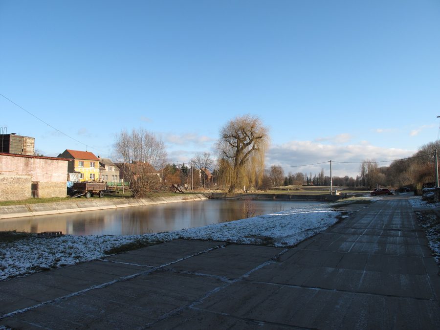 Teich und Weide in Řisuty im Kreis Kladno