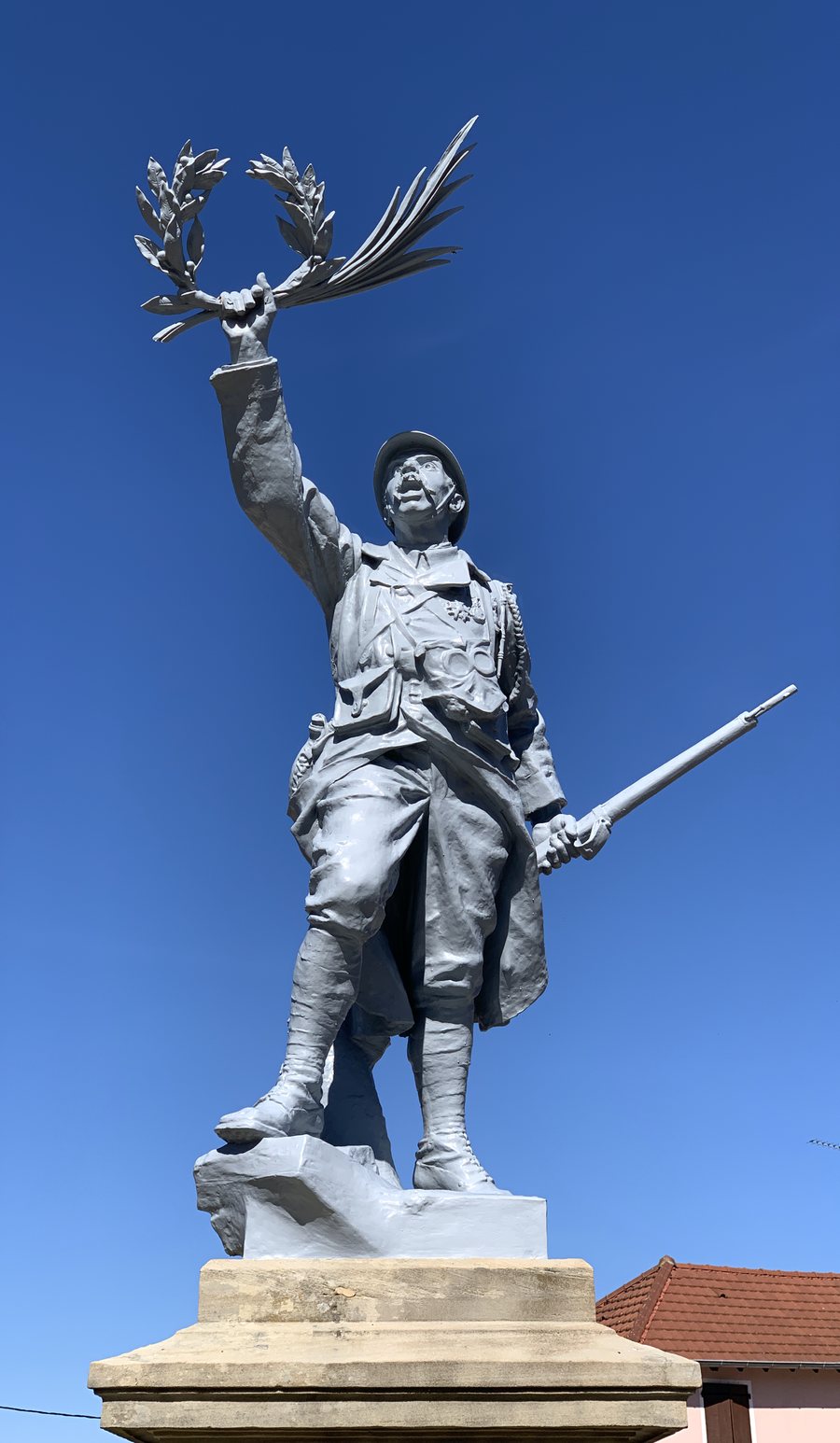 File:Monument morts Montmelard 4.jpg