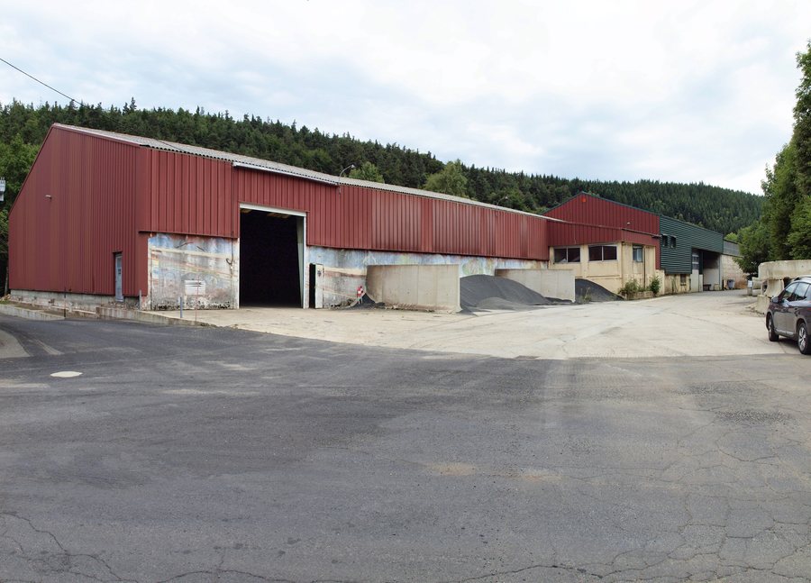 File:La Bastide Puylaurent-FR-48-ex usine PrimaNature-a1.jpg