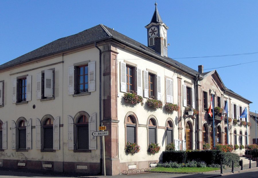 File:Dessenheim, Mairie.jpg