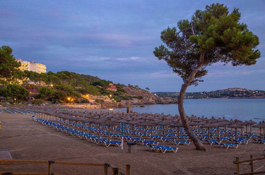 File:Paguera Beach 2.jpg