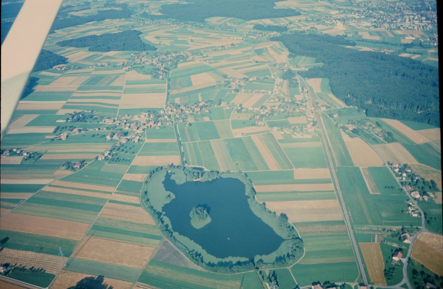 Luftaufnahme des Inkwilersees und der umliegenden Landschaft bei Bolken