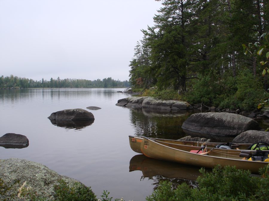 Paesaggio autunnale nella Boundary Waters Canoe Area Wilderness in Minnesota.