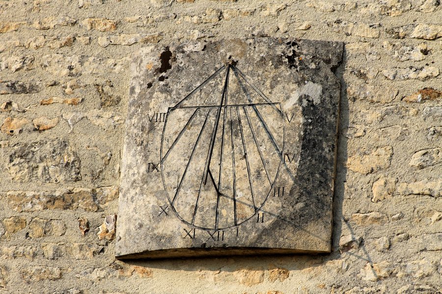 File:Fresney-le-Vieux église Saint-Jean-Baptiste cadran solaire.JPG