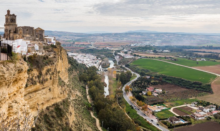 File:Vista de Arcos de la Frontera desde el Balcón de la Peña Nueva, Cádiz, España, 2015-12-08, DD 02.jpg