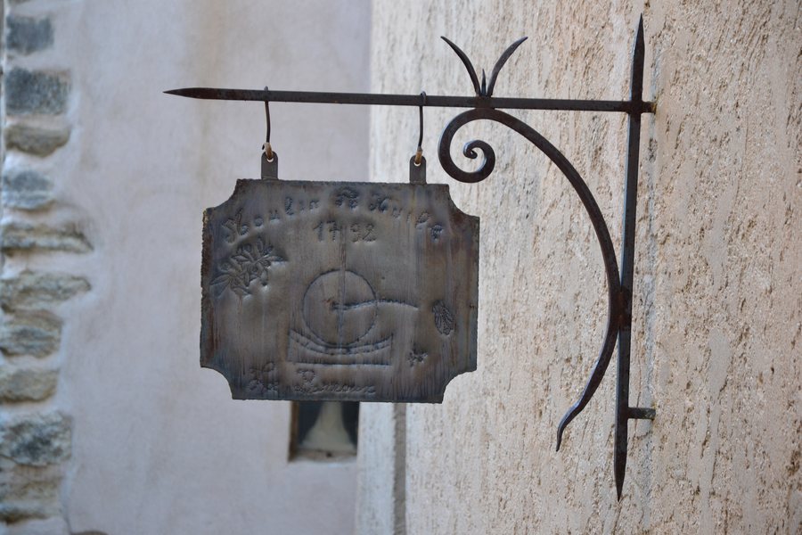 File:Le Barroux - Moulin à huile communal 1.JPG