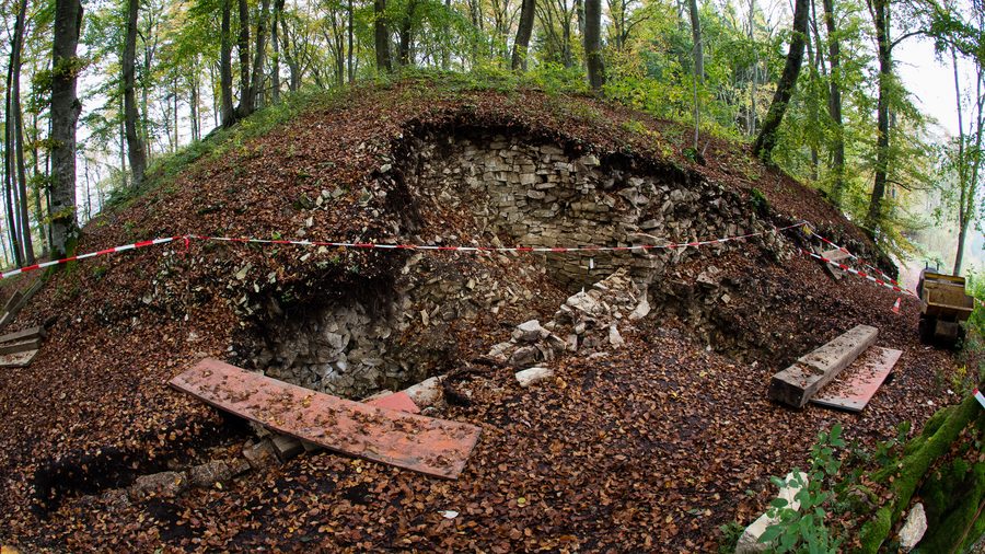 Muri a secco celtici sul Burgberg della Burg Emerfeld, l'Alte Burg presso Langenenslingen