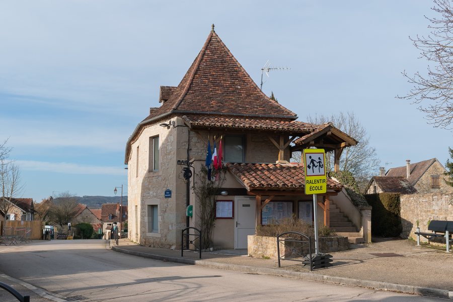 File:Town hall of Prudhomat (1).jpg