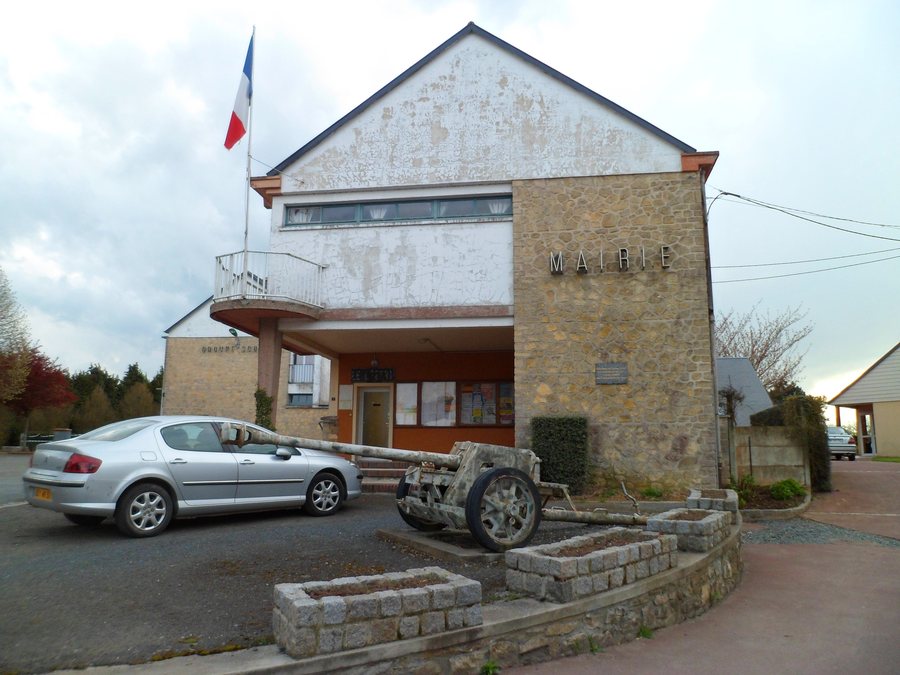 File:Le Dézert - Mairie.JPG