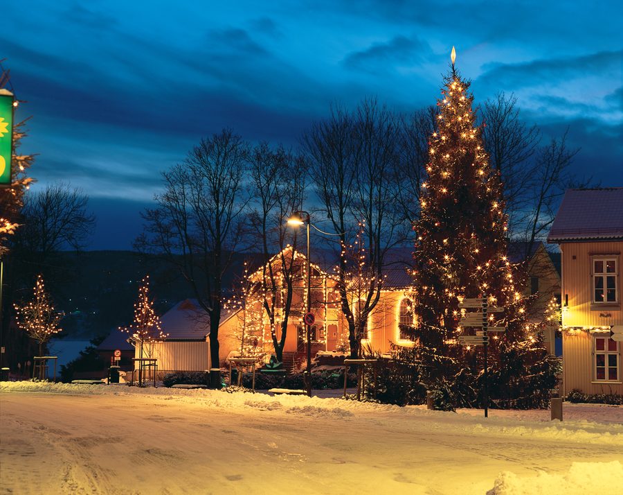 Decorazioni natalizie nella piazza di Drøbak
