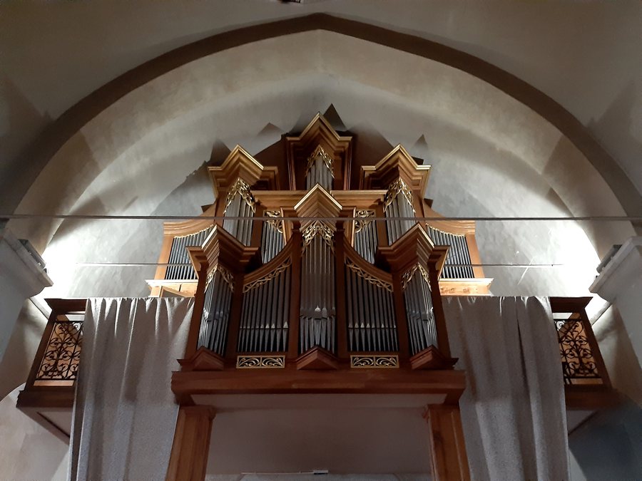 File:Église Saint-Pierre-du-Mont orgue.jpg