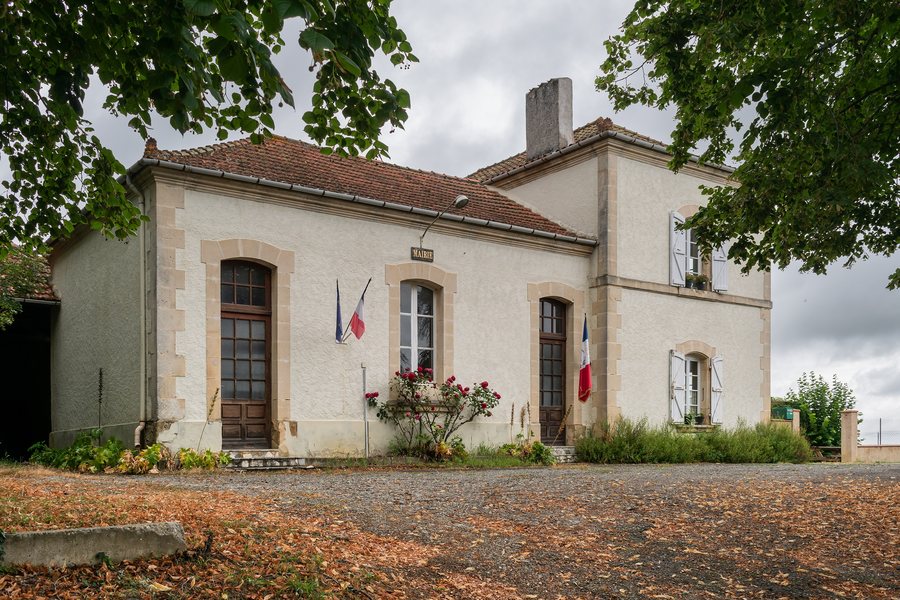 File:Town hall of Saint-Maur Gers (2).jpg