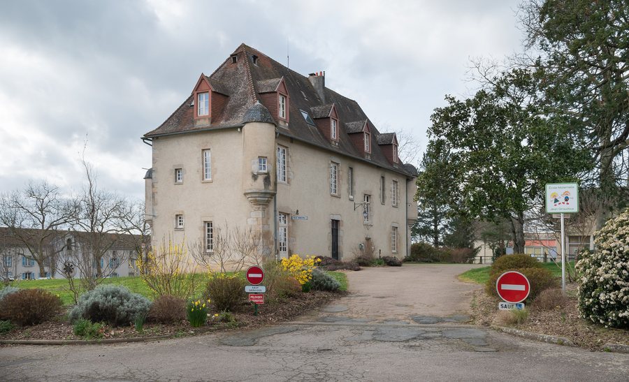 File:Town hall of Bellac 04.jpg