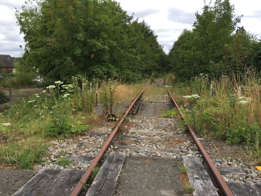 File:Ligne d'Évreux-Embranchement à Quetteville-PassageàNiveau14 JUL2016-1.jpg