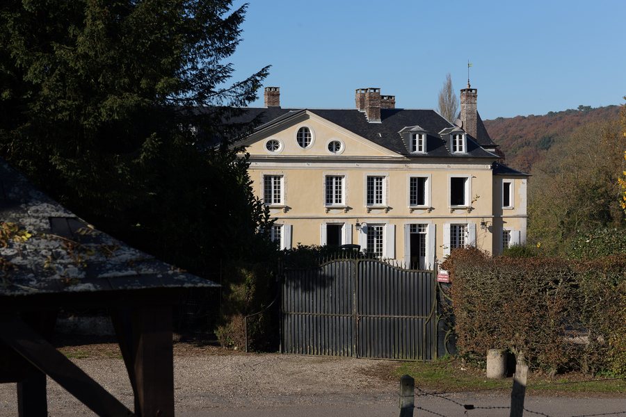 File:Barneville-la-Bertran - Château de Barneville.jpg