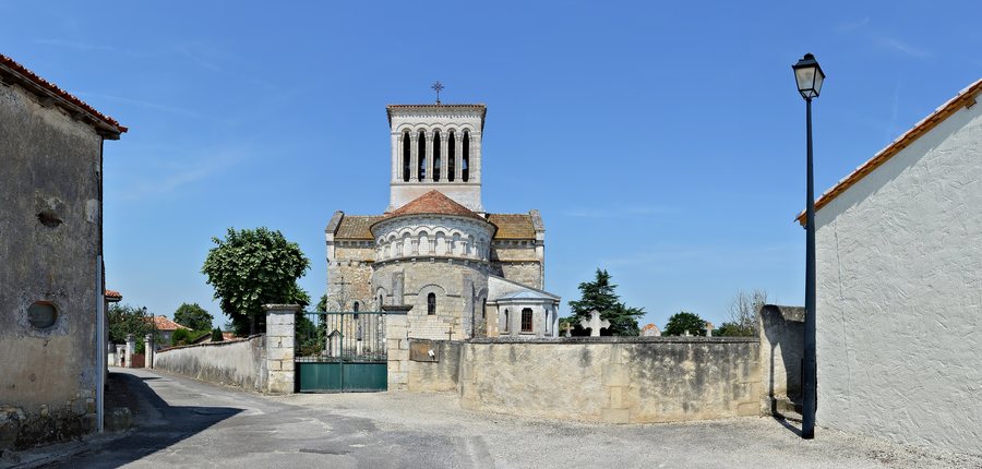 File:Passirac-16 Rue cimetière église 2013.jpg