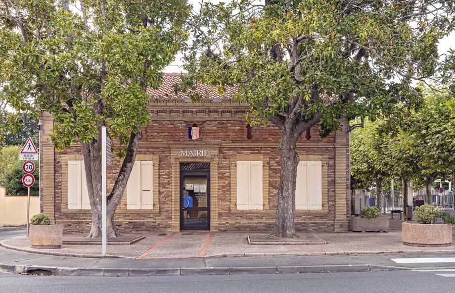 File:31 - Saint-Geniès-Bellevue - La mairie.jpg