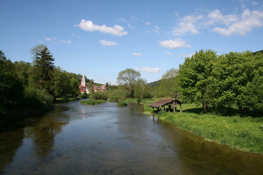 File:0 Montbenoît - Le Doubs et le village (1).JPG