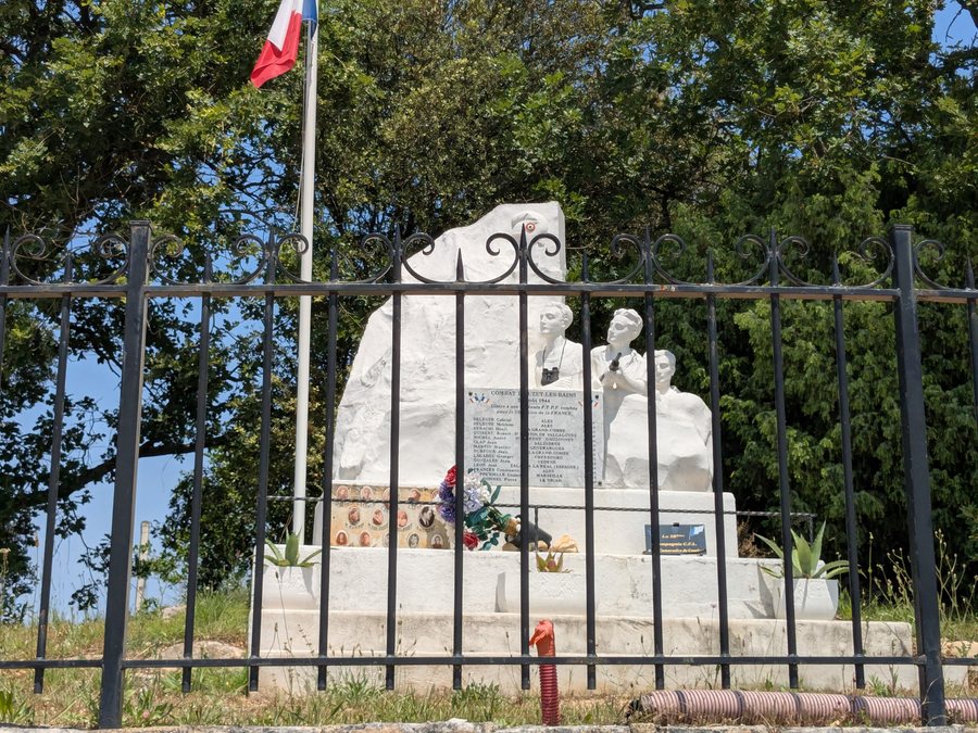 File:Euzet - Monument Résistance Combat 25 août 1944 (juin 2025).jpg