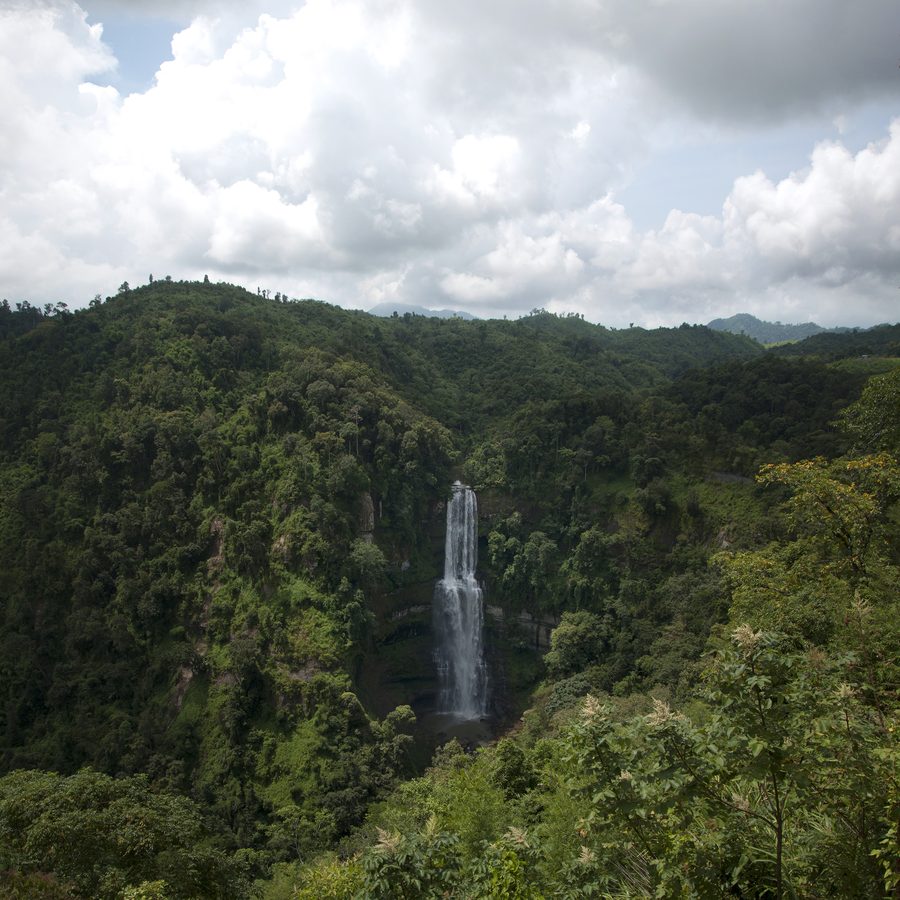 Vantawng Falls, auch Vantawng Khawhthla genannt, in Mizoram, Indien