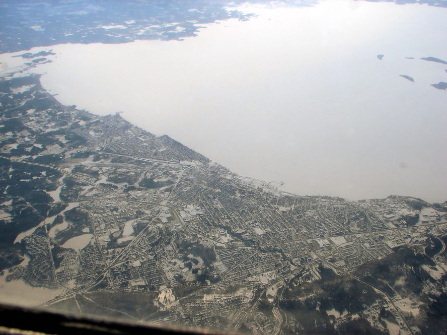 Luftaufnahme von North Bay und dem Lake Nipissing.