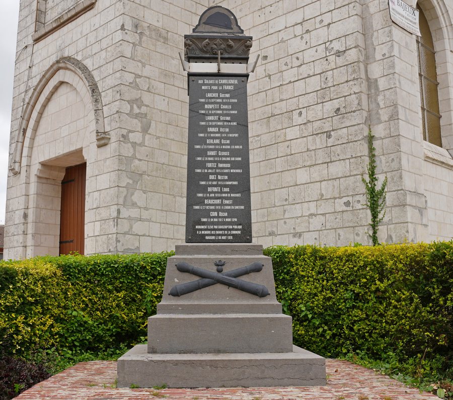 File:Cambligneul - Monument aux morts.jpg