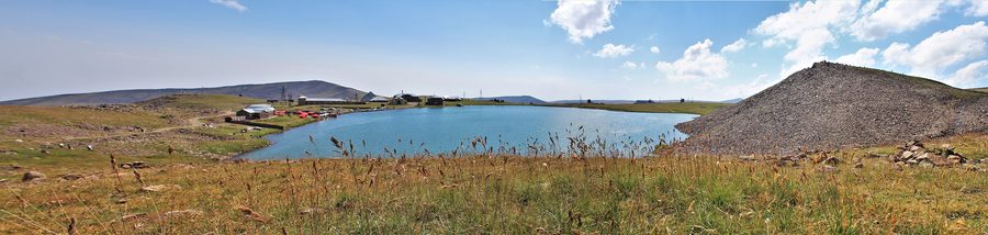 Lake Kari am Hang des Aragats in Armenien