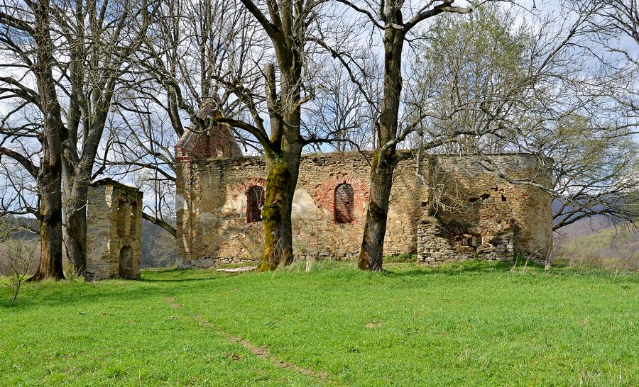 Rovine della chiesa di Santa Paraskeva a Krywe, Polonia