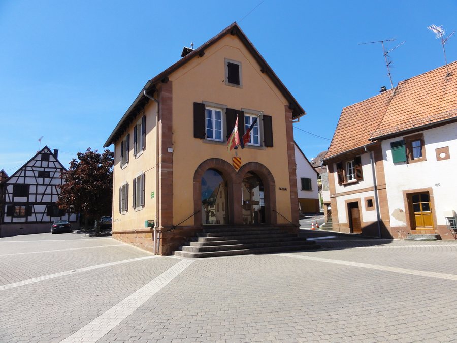 File:Weinbourg Mairie.JPG